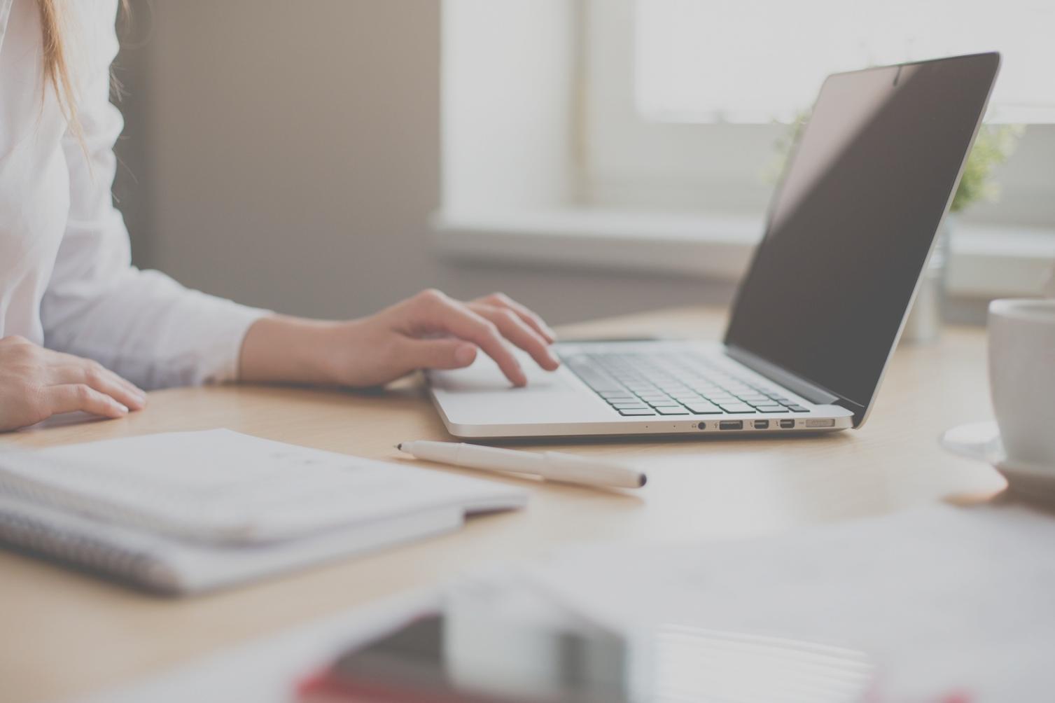 Рабочее пространство с документами и планированием